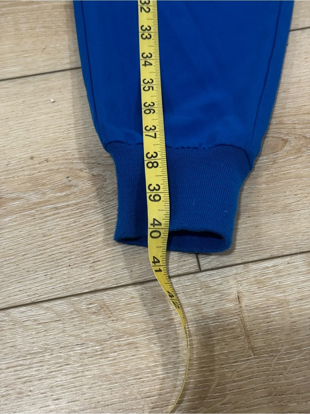 Men's FIGS royal blue jogger scrub pants, elastic waistband multiple pockets, M.